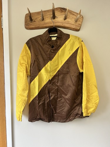 Treehouse horse racing - racing, silks