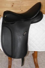 Wintec 250 Black 17.5" CAIR Dressage Saddle - Interchangeable Gullet