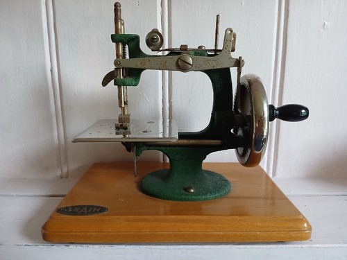 Gain antique sewing machine - gain,
