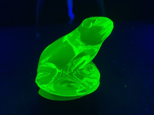 Uranium vaseline glass - uranium, frog