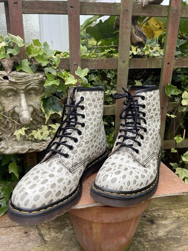 Martins snakeskin patent - dr,