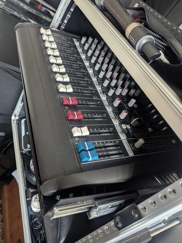 Mackie dfx mixing desk - mackie,