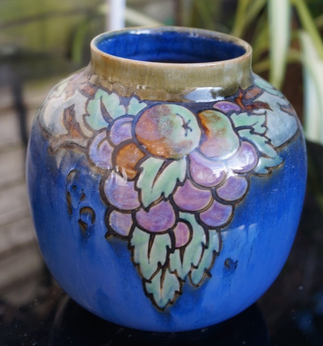 Royal doulton lambeth vase - doulton,