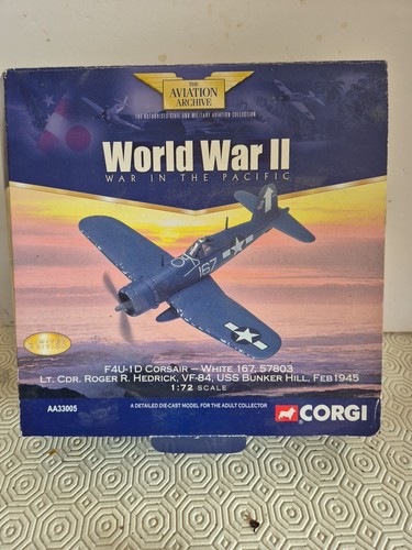 Corgi aa33005 f4u 1d - 1/72~,