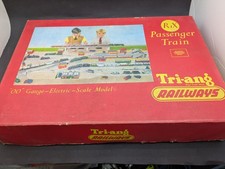 Triang Railways R1X passenger train set, Very good condition.
