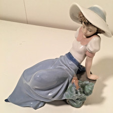 NAO Lladro, Girl With Bird