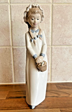 Nao Lladro Figurine Girl With