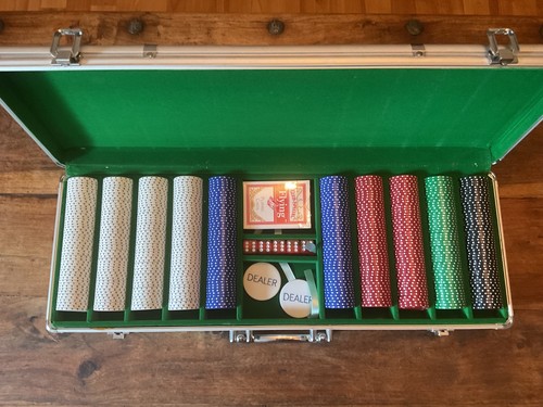 Poker set with - set, chips)
