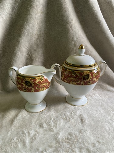 Wedgwood persia lidded sugar - -,
