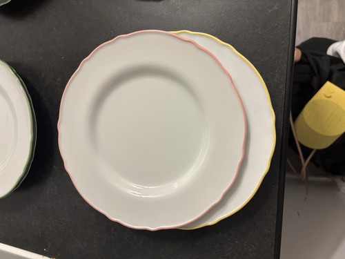 Set scalloped edge plates - 2,