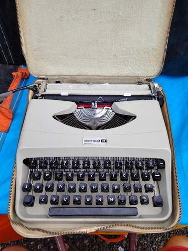 Nice vintage underwood - nice,