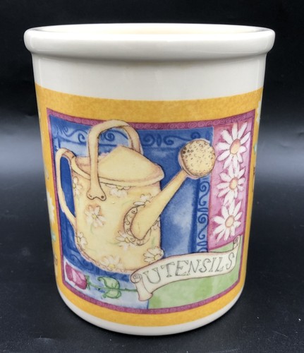 Green pottery cloverleaf - g,