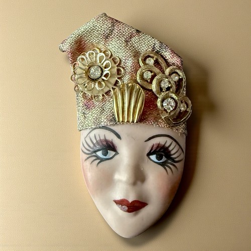 Lady face brooch - ceramic, art