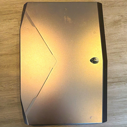 Alienware gaming laptop - r1,
