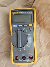Fluke 115 True RMS Multimeter