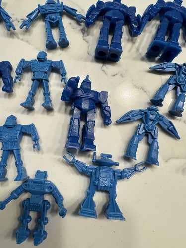 Vintage plastic robots blue - robots, x