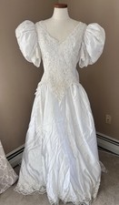 Vintage 80’s Puffy Sleeves Lace Wedding Dress Size 6