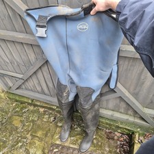 CHEST WADERS SIZE 10 le
