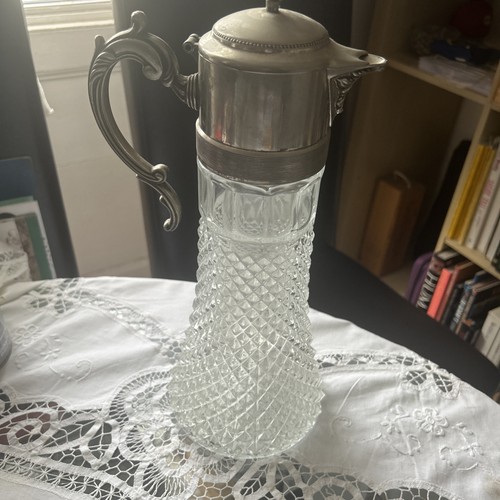 Claret jug with ice - claret,