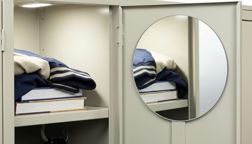 Stick locker mirror - on,