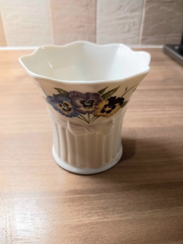 Belleek 8cm enchanted - belleek,