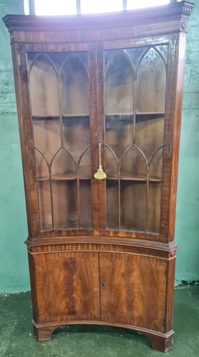 Curved corner display - corner, cabinet