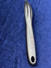 VICTORINOX Universal Peeler