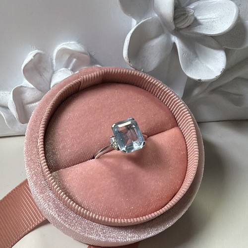 Aquamarine diamond ring - &,