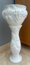 VINTAGE WHITE CERAMIC PEDESTAL
