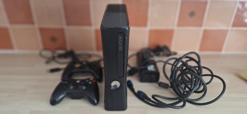 Xbox 360 slim - 250gb, games
