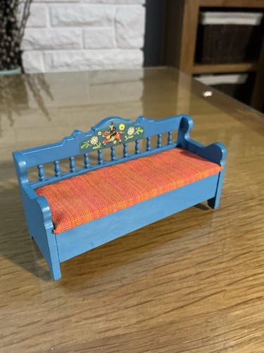 16th scale dolls house - 1/16th,