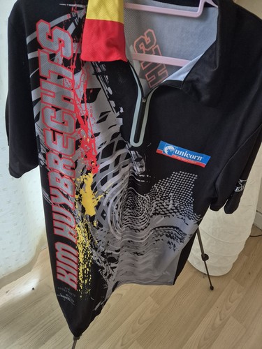 Pair dart shirts - of,