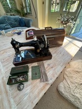 1946 SINGER 128K  HAND CRANK SEWING MACHINE