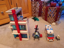 LEGO City Hospital 60204 Age 6-12 861 Pieces