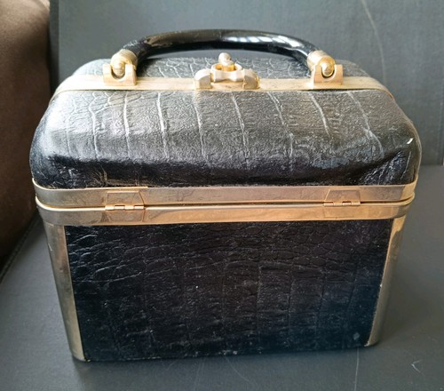 Vintage 1960s black box - black,