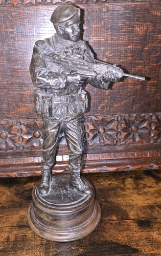 Bronze resin sculpture - bronze,