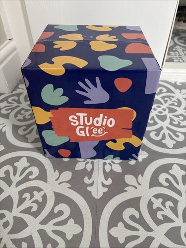 Studio glee hand - hand, casting