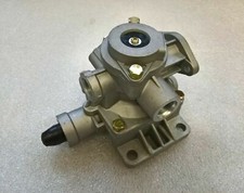 Dual Circuit Brake Valve Trailer Brake Regulator Comparison Wabco 9710021500 9710021507