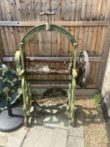 Crown prince cast iron mangle - cast,
