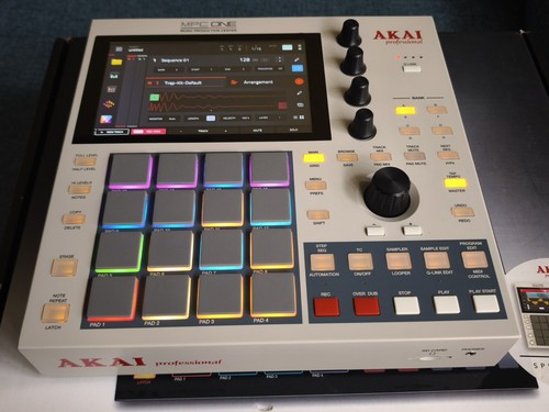 Akai mpc one standalone - akai,