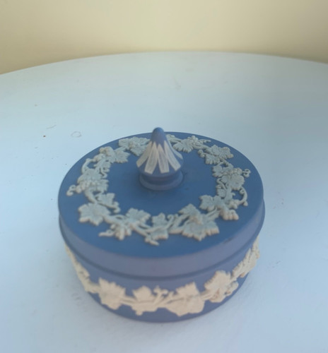 Wedgwood blue jasperware round - blue,