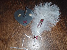 WEDDING WHITE OSTRICH FEATHER SIGNING PEN + HEART PEN STAND 