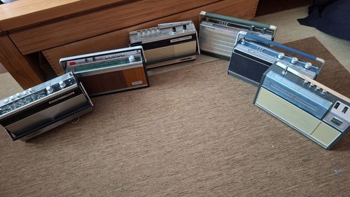 Joblot vintage radios - of,