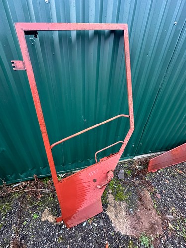 Valmet tractor door - 655, left