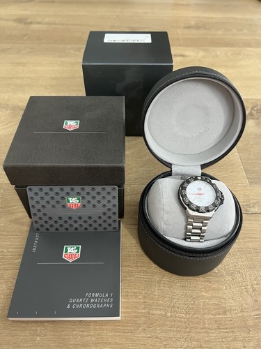 Tag heuer formula white - 1, dial