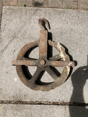 Antique iron pulley - /, hoist