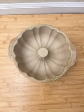 Pampered Chef 10" Fluted