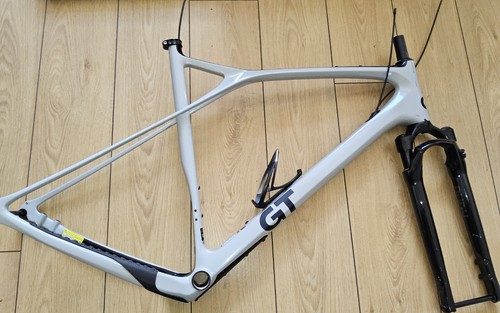 Grade carbon gravel bike - gt,
