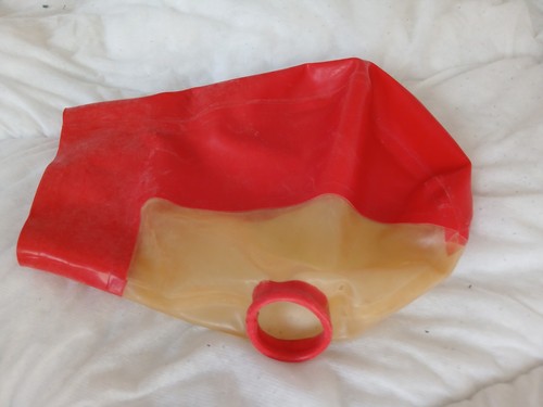 Red latex gummi - gummi, hood