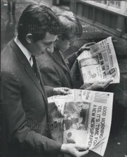 1964 Press Photo Exit the